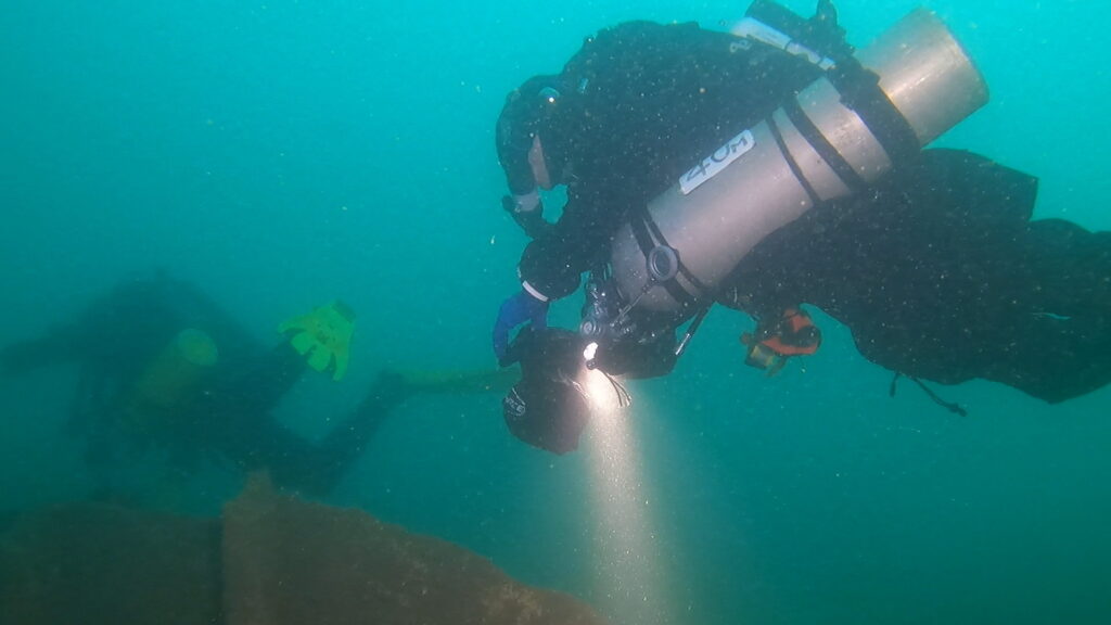 diver with sidemount on a wreck